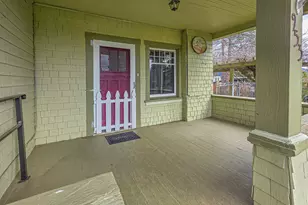 953 NE 9th St, Grants Pass, OR 97526 - Photo 3