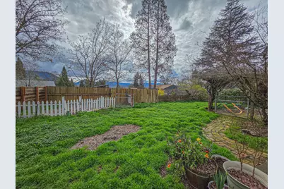 953 NE 9th Street, Grants Pass, OR 97526 - Photo 29