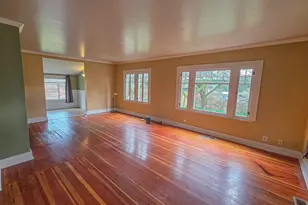 953 NE 9th St, Grants Pass, OR 97526 - Photo 5