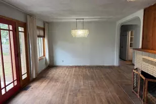 215 Hillhouse Ave, Medford, OR 97504 - Photo 5