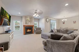 3054 Colonial Ave, Medford, OR 97504 - Photo 3