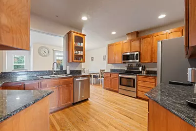 3054 Colonial Avenue, Medford, OR 97504 - Photo 5