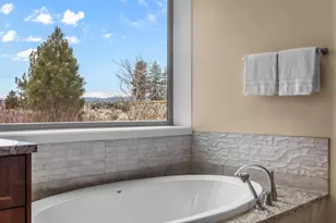 61649 Hosmer Lake Dr, Bend, OR 97702 - Photo 31