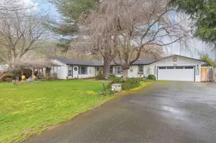 753 W Evans Creek Rd, Rogue River, OR 97537 - Photo 1