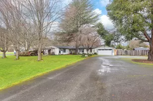 753 W Evans Creek Rd, Rogue River, OR 97537 - Photo 1