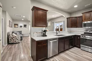 2748 NE 6th Dr, Redmond, OR 97756 - Photo 9