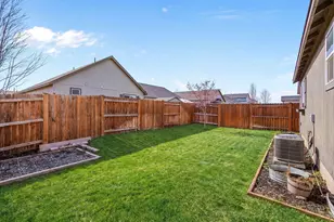 2748 NE 6th Dr, Redmond, OR 97756 - Photo 17