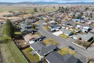 5481 Gatewood Dr, Klamath Falls, OR 97603 - Photo 3