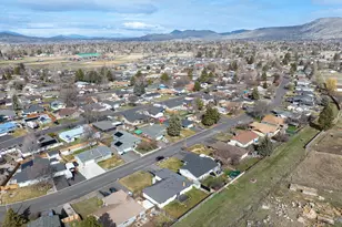 5481 Gatewood Dr, Klamath Falls, OR 97603 - Photo 5