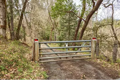 13645 E Evans Creek Road, Rogue River, OR 97537 - Photo 33