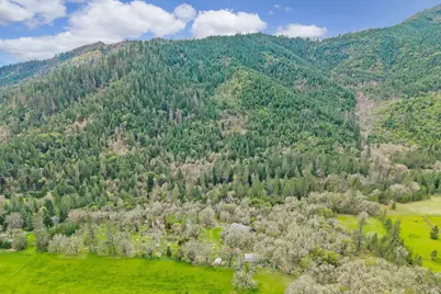 13645 E Evans Creek Road, Rogue River, OR 97537 - Photo 7