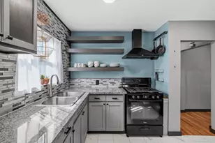 325 W Barnett Rd, Medford, OR 97501 - Photo 9