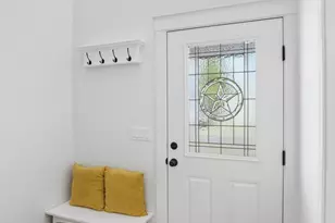 1619 S Columbus Ave, Medford, OR 97501 - Photo 3