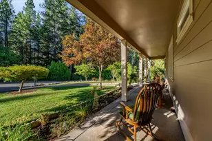 1260 Pinecrest Dr, Grants Pass, OR 97526 - Photo 7