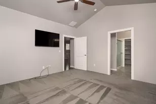 650 Golden Peak Dr, Central Point, OR 97502 - Photo 9