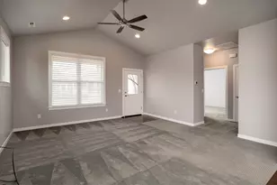 650 Golden Peak Dr, Central Point, OR 97502 - Photo 5