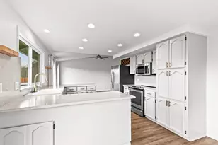 2854 Yvonne Rd, Medford, OR 97504 - Photo 9