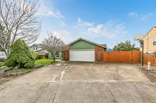 2854 Yvonne Rd, Medford, OR 97504 - Photo 1