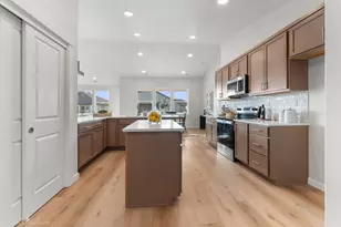 2460 Yamsay Dr, Medford, OR 97504 - Photo 5