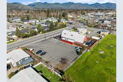 2039 Redwood Avenue, Grants Pass, OR 97527 - Photo 37