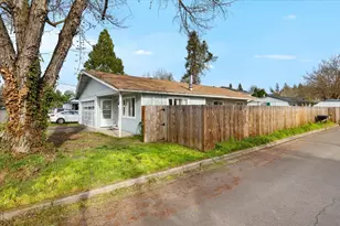 621 S Shasta Ave, Eagle Point, OR 97524 - Photo 3