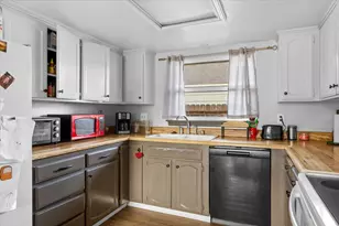 621 S Shasta Ave, Eagle Point, OR 97524 - Photo 9