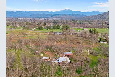 12322 Duggan Road, Central Point, OR 97502 - Photo 13