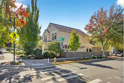 557 N Mountain Avenue, Ashland, OR 97520 - Photo 3