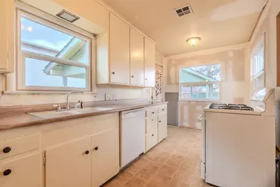 915 Kenyon Street, Medford, OR 97501 - Photo 7