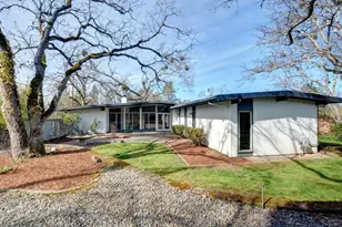 211 S Groveland Ave, Medford, OR 97504 - Photo 9