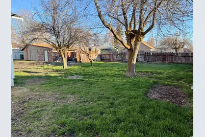 2144 White Avenue, Klamath Falls, OR 97601 - Photo 7