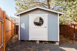 929 NE Lena Pl, Bend, OR 97701 - Photo 39