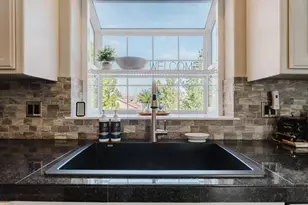 929 NE Lena Pl, Bend, OR 97701 - Photo 21