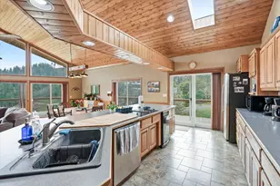 4730 W Griffin Creek Rd, Medford, OR 97501 - Photo 9