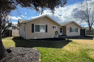 4612 Villa Dr, Klamath Falls, OR 97603 - Photo 1