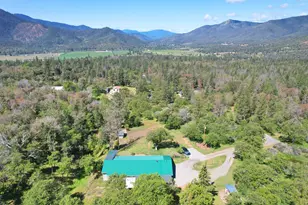 401 Tumbleweed Dr, Jacksonville, OR 97530 - Photo 3