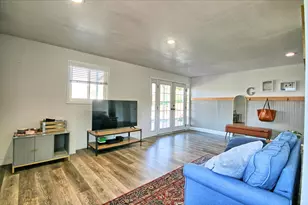 401 Tumbleweed Dr, Jacksonville, OR 97530 - Photo 5