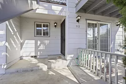 512 Village Drive, Central Point, OR 97502 - Photo 3
