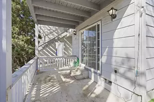 512 Village Dr, Central Point, OR 97502 - Photo 5