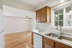 512 Village Dr, Central Point, OR 97502 - Photo 9