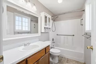 512 Village Dr, Central Point, OR 97502 - Photo 15