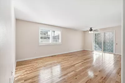512 Village Drive, Central Point, OR 97502 - Photo 5