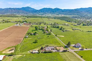 3015 Marigold Ln, Medford, OR 97504 - Photo 1