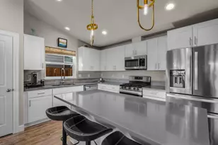 280 NW 33rd St, Redmond, OR 97756 - Photo 9