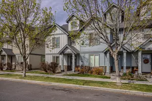 411 NW 25th St, Redmond, OR 97756 - Photo 3