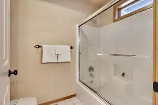 18074 E Butte Ln, Sunriver, OR 97707 - Photo 19