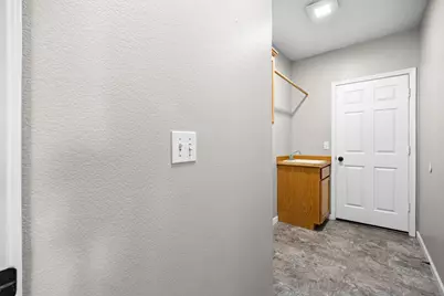 2021 SW 37th Street, Redmond, OR 97756 - Photo 13