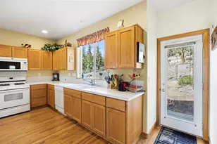 2112 NW Black Pnes Pl, Bend, OR 97703 - Photo 11