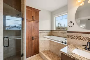 1401 Lithia Way, Talent, OR 97540 - Photo 29