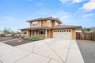 1401 Lithia Way, Talent, OR 97540 - Photo 3